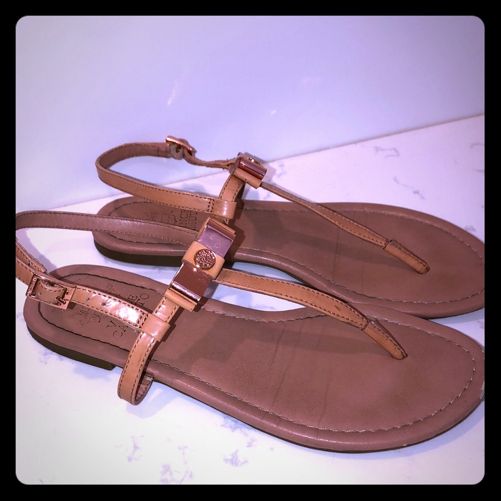 Vince Camuto ‘nude’ flat sandals size 7